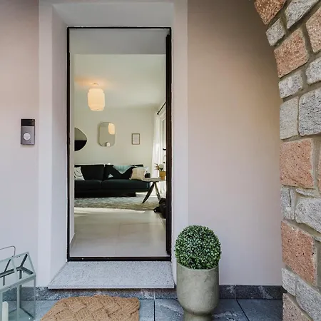 Elegant Olivo With Terrace In Vico * Morcote